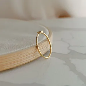 ANEL DE LETRA C DOURADO. BANHADO A OURO 18K.