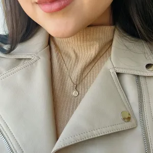 PINGENTE PROFISSÃO MANICURE. BANHADO A OURO 18K.