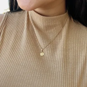 PINGENTE PROFISSÃO ESTILISTA. BANHADO A OURO 18K.