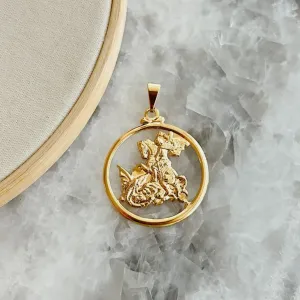 PINGENTE MEDALHA VAZADA DE SÃO JORGE. BANHADO A OURO 18K.