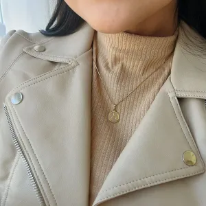 PINGENTE PROFISSÃO MANICURE. BANHADO A OURO 18K.