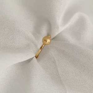 ANEL BOLINHA. BANHADO A OURO 18K.