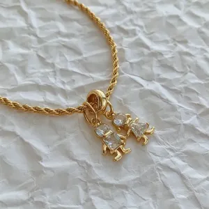 PINGENTE MENINO COM ZIRCÔNIA. BANHADO A OURO 18K.