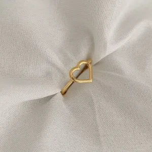 ANEL CORAÇÃO VAZADO. BANHADO A OURO 18K.