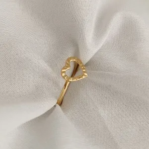 ANEL CORAÇÃO DIAMANTADO VAZADO. BANHADO A OURO 18K.