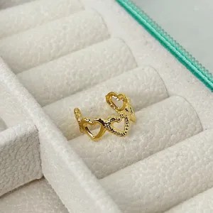 PIERCING CORAÇÕES VAZADO. BANHADO A OURO 18K.