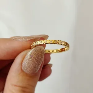 ANEL ALIANÇA TRABALHADA. BANHADA A OURO 18K.