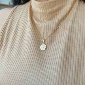 PINGENTE MEDALHA DOG. BANHADO A OURO 18K.