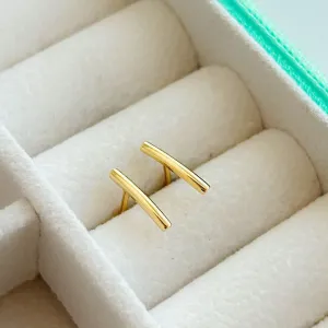 BRINCO PALITINHO. 1CM DE COMPRIMENTO. BANHADO A OURO 18K.