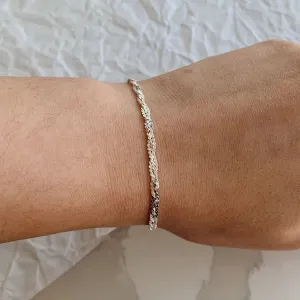 PULSEIRA 3 FIOS TRABALHADOS TRANÇADOS. 3MM DE ESPESSURA E 17,5CM DE COMPRIMENTO. EM PRATA 925.