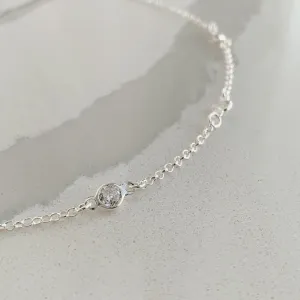 CHOKER ELOS COM 5 ZIRCÔNIAS. 35CM E 2CM DE REGULAGEM. EM PRATA 925.
