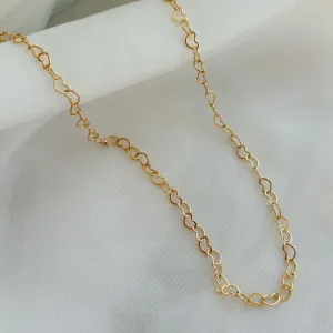 COLAR ELOS DE CORAÇÃO. 70CM DE COMPRIMENTO. BANHADO A OURO 18K.