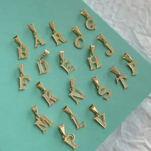 PINGENTE BÁSICO LETRA J. BANHADO A OURO 18K.