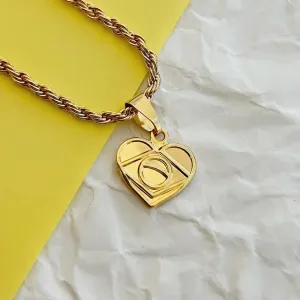 PINGENTE CORAÇÃO COM BANDEIRA DO BRASIL. BANHADO A OURO 18K.