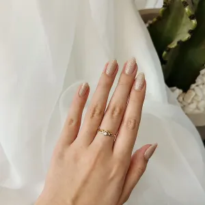 ANEL SOLITÁRIO COM TRANÇADO. BANHADO A OURO 18K.
