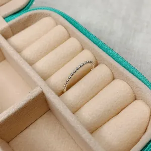 ANEL ALIANÇA DE BOLINHAS. EM PRATA 925.