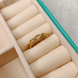 ANEL DE ELOS. TAMANHO 8. BANHADO A OURO 18K.