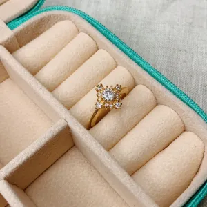 ANEL LOSANGO CRAVEJADO. BANHADO A OURO 18K.