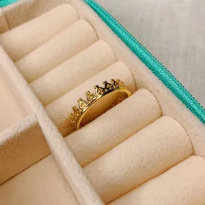 ANEL COROA CORAÇÃO. BANHADO A OURO 18K.