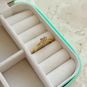 ANEL COM CORAÇÃO 7MM CRAVEJADO. BANHADO A OURO 18K.