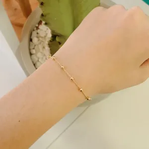PULSEIRA 11 BOLINHAS. 17CM DE COMPRIMENTO E 5CM DE REGULAGEM. BANHADA A OURO 18K.