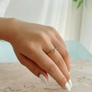 ANEL COM CORAÇÃO 7MM CRAVEJADO. BANHADO A OURO 18K.