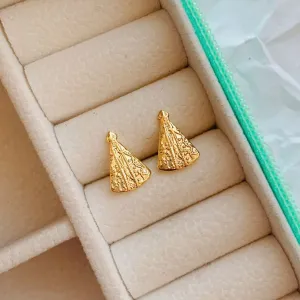 BRINCO NOSSA SENHORA. 1,2CM DE ALTURA. BANHADO A OURO 18K.