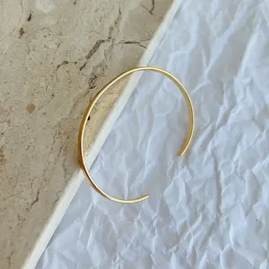 PULSEIRA BRACELETE AJUSTÁVEL LISO. BANHADO A OURO 18K.