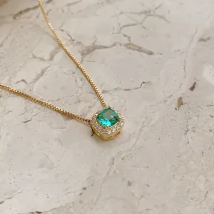 COLAR PRINCESA CRAVEJADO COM PEDRA QUADRADA TURMALINA. 45CM DE COMPRIMENTO COM 5CM DE REGULAGEM. BANHADO A OURO 18K.