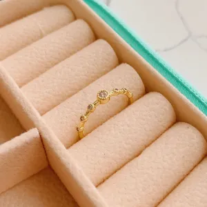 ANEL 7 PONTOS DE LUZ. BANHADO A OURO 18K.