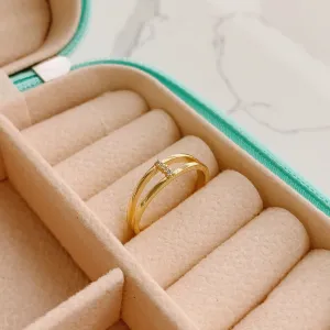 ANEL FIO DUPLO COM 4 ZIRCÔNIAS. BANHADO A OURO 18K.
