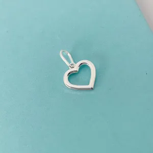 COLAR CORAÇÃO VAZADO. 45CM DE COMPRIMENTO. EM PRATA 925.