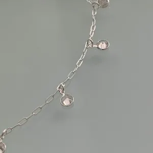 CHOKER ELO OVAL COM 9 ZIRCÔNIAS. 35CM DE COMPRIMENTO E 2CM DE REGULAGEM