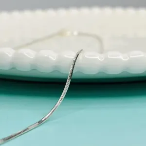 COLAR FITA DIAMANTADA. 40CM DE COMPRIMENTO. EM PRATA 925.