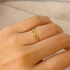 ANEL COM SÍMBOLO DO INFINITO. BANHADO A OURO 18K.