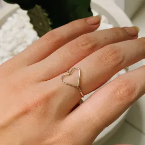 ANEL CORAÇÃO FIO MINIMALISTA. EM PRATA 925.