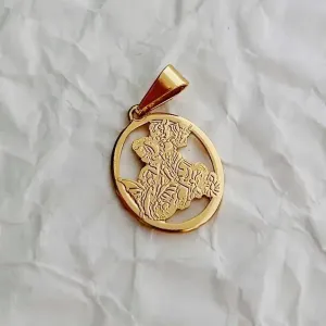 PINGENTE OVAL VAZADO DE SÃO JORGE. BANHADO A OURO 18K.