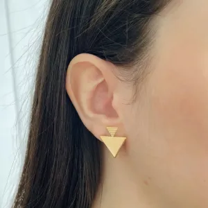 BRINCO 2 TRIÂNGULOS. BANHADO A OURO 18K.