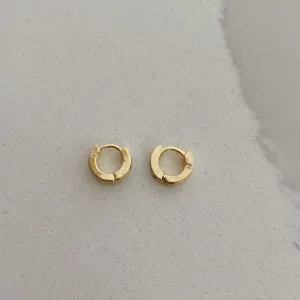 BRINCO ARGOLA CRAVEJADO VERDE ESMERALDA. BANHADO A OURO 18K.