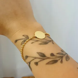 PULSEIRA PERSONALIZADA MEDALHA 15MM COM ELO PORTUGUÊS DOURADA. 17CM DE COMPRIMENTO E 3CM DE REGULAGEM. BANHADA A OURO 18K.