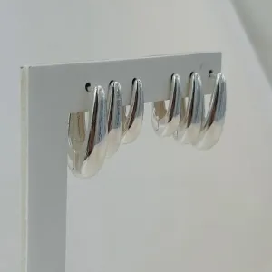 BRINCO ARGOLA GOTA LONGA. TAMANHO G. BANHADA A PRATA.