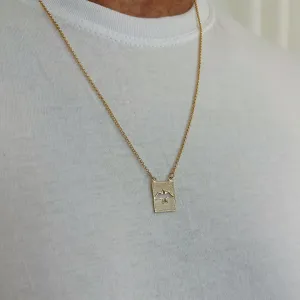 COLAR ESCAPULÁRIO ESPÍRITO SANTO. PLAQUINHA COM 2CM E 60CM DE COMPRIMENTO. BANHADO A OURO 18K.