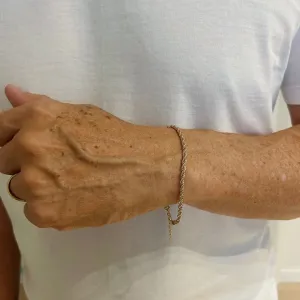 PULSEIRA CORDÃO BAIANO COM 4MM DE ESPESSURA. 20CM  DE COMPRIMENTO E 5CM DE REGULAGEM. BANHADA A OURO 18K.
