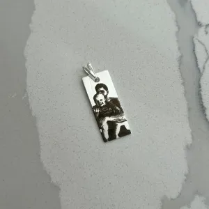 PINGENTE PERSONALIZADO RETANGULAR 10MMX25MM DOURADO. BANHADO A OURO 18K.