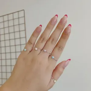 ANEL COM RESINA LILÁS PASTEL/CANDY COLOR. TAMANHO 25. EM PRATA 925.