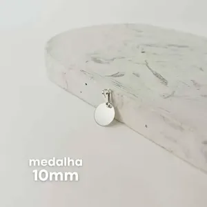 PINGENTE PERSONALIZADO MEDALHA 10MM PRATEADO. BANHADO A PRATA.