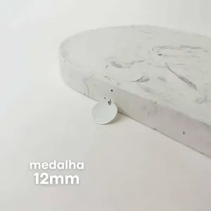 PINGENTE PERSONALIZADO MEDALHA 12MM PRATEADO. BANHADO A PRATA.