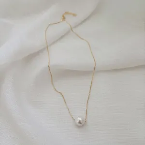 COLAR PÉROLA 1CM. 45CM DE COMPRIMENTO E 5CM DE REGULAGEM. BANHADO A OURO 18K.