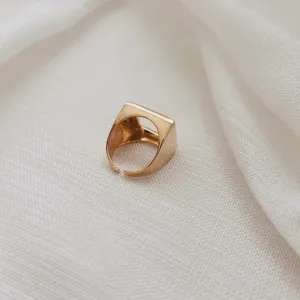 ANEL QUADRADO VAZADO ENCORPADO REGULÁVEL. TAMANHO 15. BANHADO A OURO 18K.
