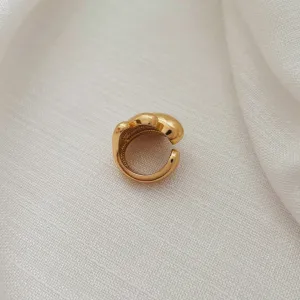 ANEL REGULÁVEL ASA ARREDONDADA. BANHADO A OURO 18K.